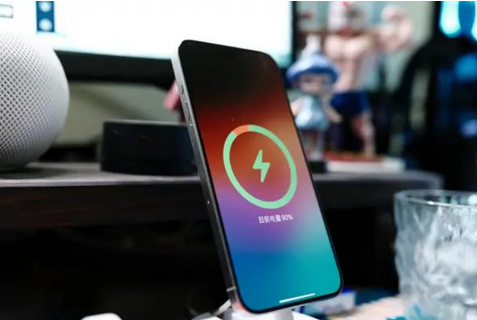 下谷坪土家族乡苹果15换屏服务分享用什么充电器给iPhone15充电更好 